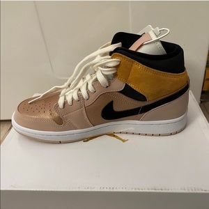 Nike Air Jordan 1 Particle Beige